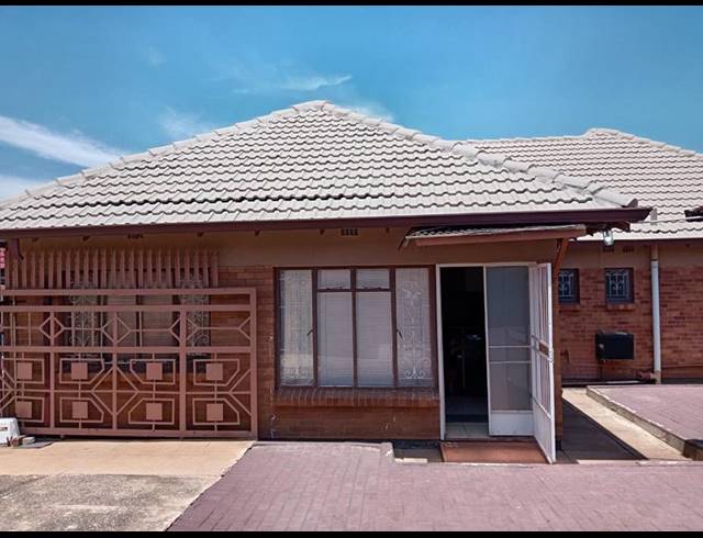 4 BEDROOM HOUSE FOR SALE IN SUNNYRIDGE